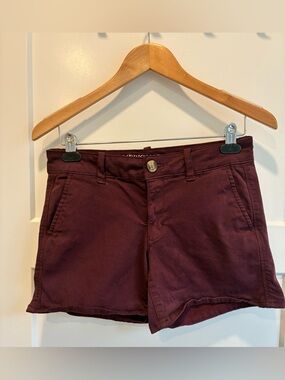 American Eagle Women’s Casual High-Rise Shorts Burgundy super stretch size 6
